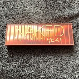 Urban Decay Naked Heat Eyeshadow Palette